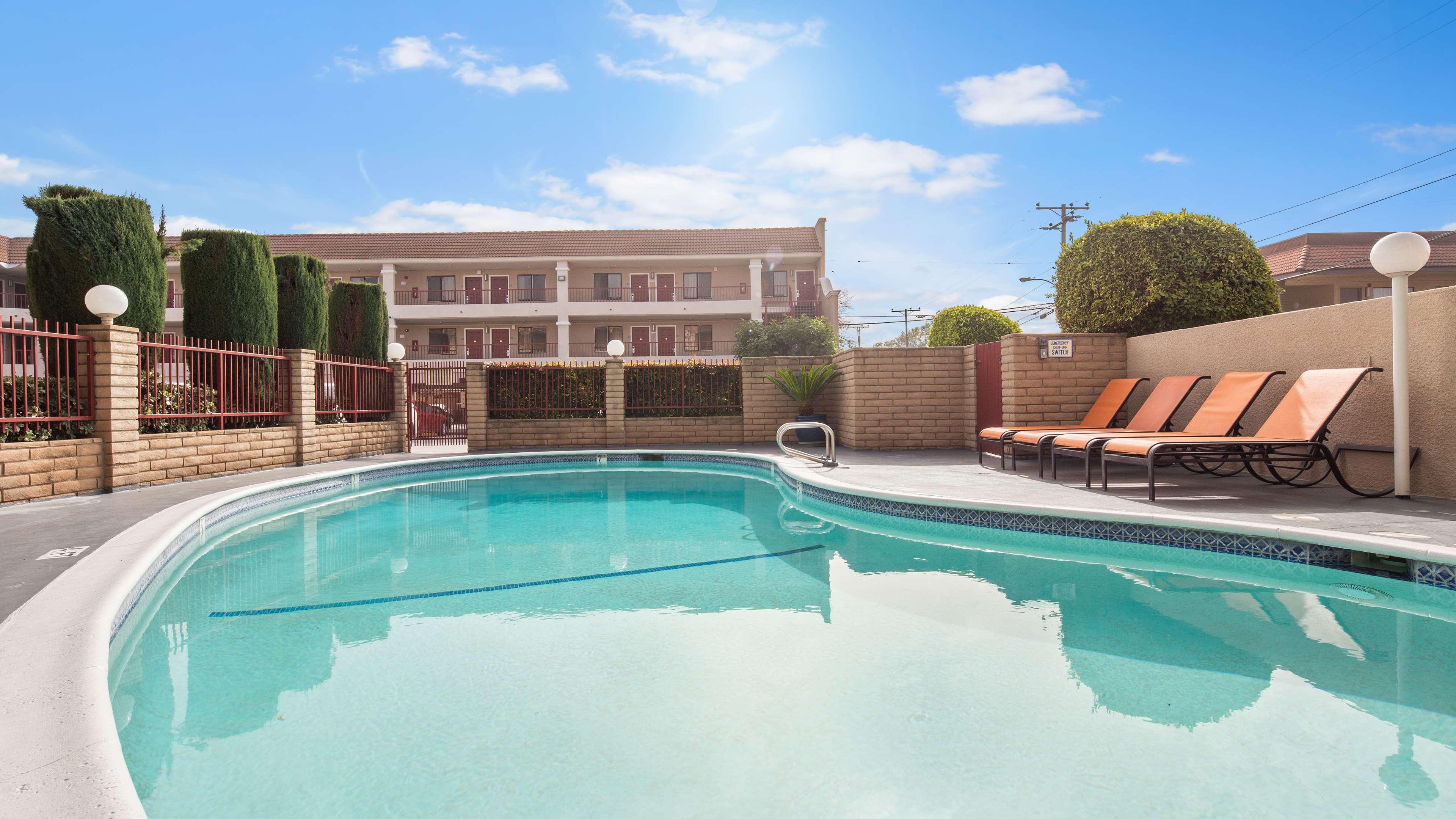 Best Western Pasadena Royale Inn&Suites Extérieur photo